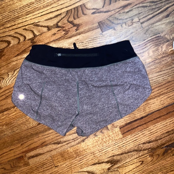 lululemon speed up shorts 2.5 in - Picture 2 of 3